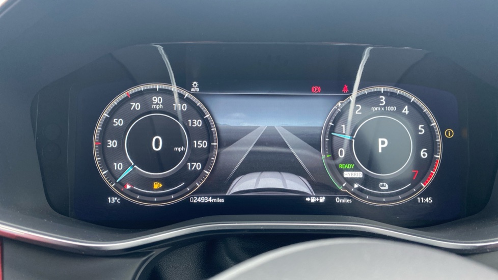 Jaguar F-Pace 2.0 P400e R-Dynamic HSE 5dr Auto AWD Estate - Image 16