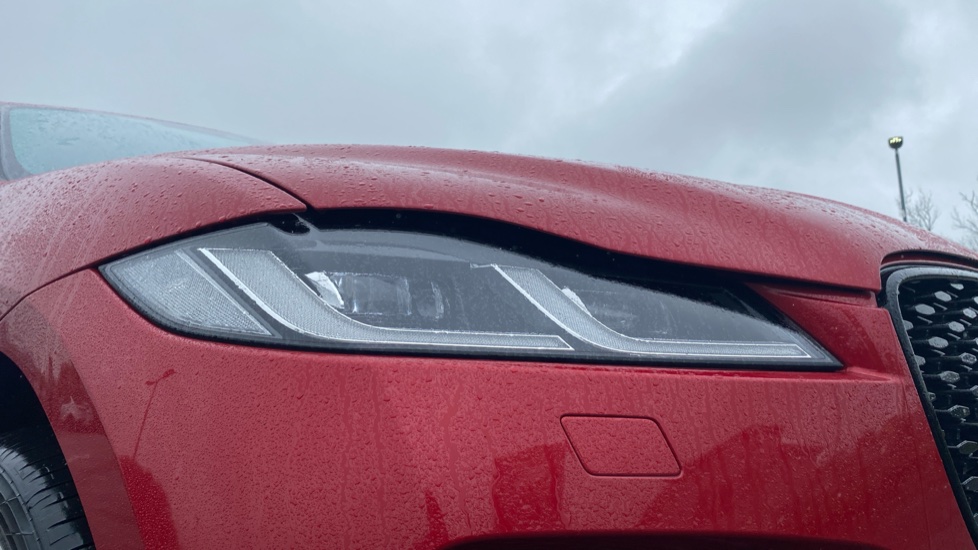 Jaguar F-Pace 2.0 P400e R-Dynamic HSE 5dr Auto AWD Estate - Image 17