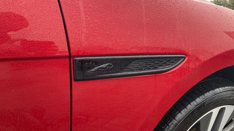 Jaguar F-Pace 2.0 P400e R-Dynamic HSE 5dr Auto AWD Estate - Image 26