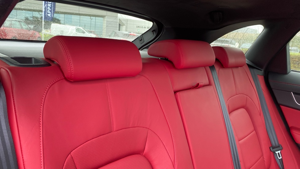 Jaguar F-Pace 2.0 P400e R-Dynamic HSE 5dr Auto AWD Estate - Image 39