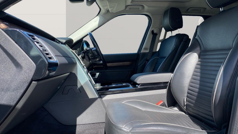 Land Rover Discovery 3.0 SDV6 HSE 5dr Auto Diesel Station Wagon - Image 3