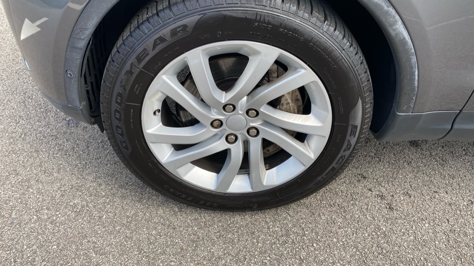 Land Rover Discovery 3.0 SDV6 HSE 5dr Auto Diesel Station Wagon - Image 31