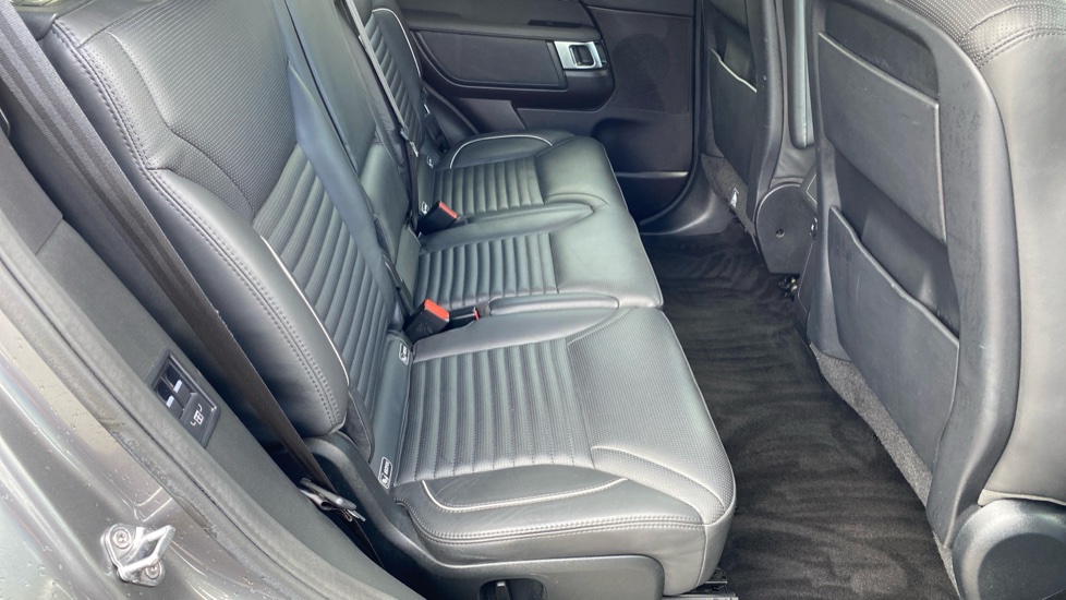 Land Rover Discovery 3.0 SDV6 HSE 5dr Auto Diesel Station Wagon - Image 39