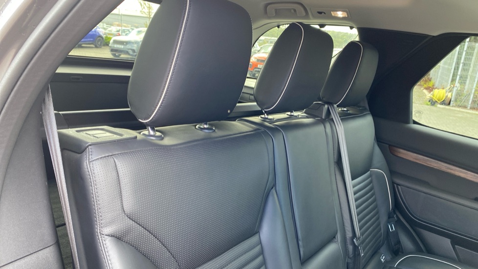 Land Rover Discovery 3.0 SDV6 HSE 5dr Auto Diesel Station Wagon - Image 40