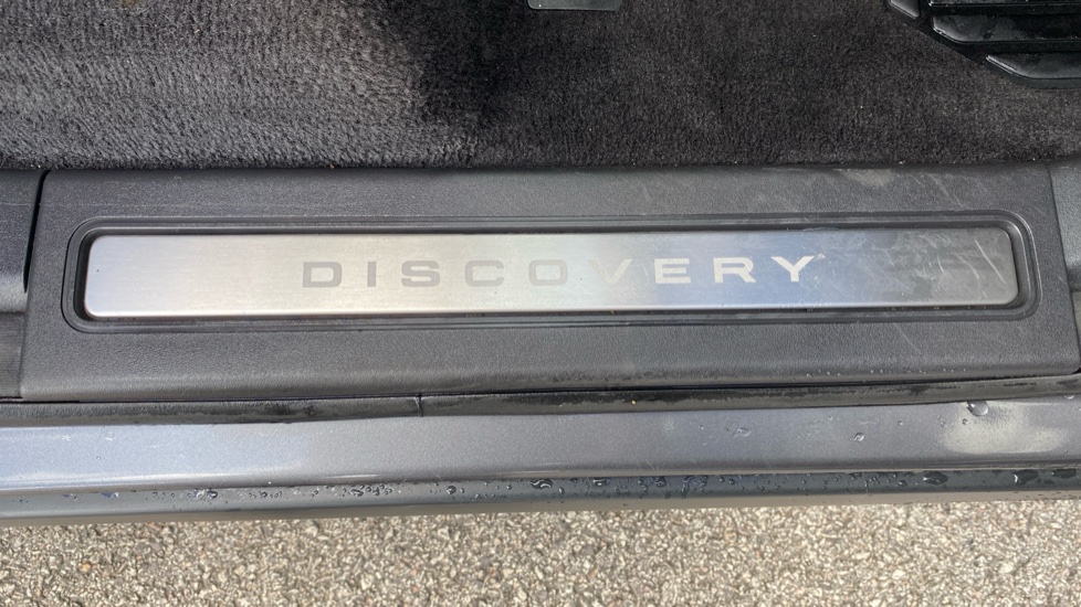 Land Rover Discovery 3.0 SDV6 HSE 5dr Auto Diesel Station Wagon - Image 47