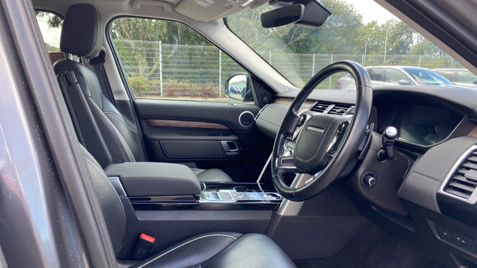 Land Rover Discovery 3.0 SDV6 HSE 5dr Auto Diesel Station Wagon - Image 49