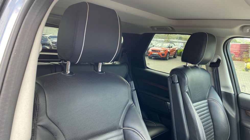 Land Rover Discovery 3.0 SDV6 HSE 5dr Auto Diesel Station Wagon - Image 50