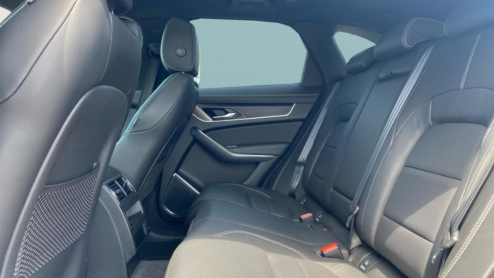 Jaguar F-Pace 2.0 D200 R-Dynamic Black 5dr Auto AWD Diesel Estate - Image 4
