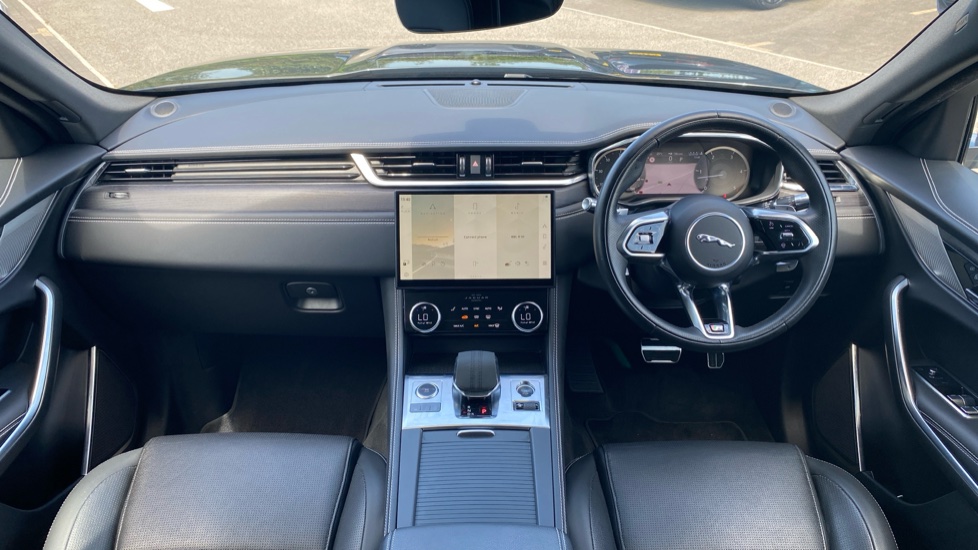 Jaguar F-Pace 2.0 D200 R-Dynamic Black 5dr Auto AWD Diesel Estate - Image 9