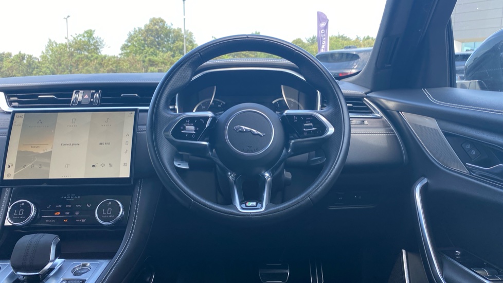 Jaguar F-Pace 2.0 D200 R-Dynamic Black 5dr Auto AWD Diesel Estate - Image 15