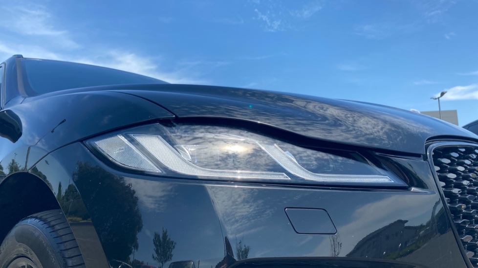 Jaguar F-Pace 2.0 D200 R-Dynamic Black 5dr Auto AWD Diesel Estate - Image 17
