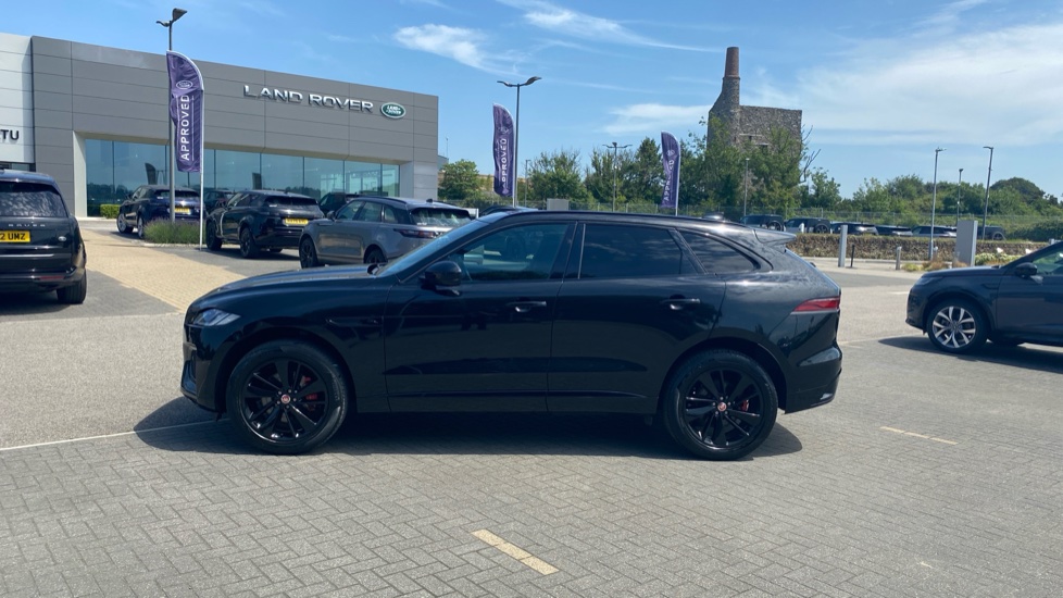Jaguar F-Pace 2.0 D200 R-Dynamic Black 5dr Auto AWD Diesel Estate - Image 21