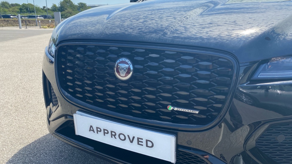 Jaguar F-Pace 2.0 D200 R-Dynamic Black 5dr Auto AWD Diesel Estate - Image 29