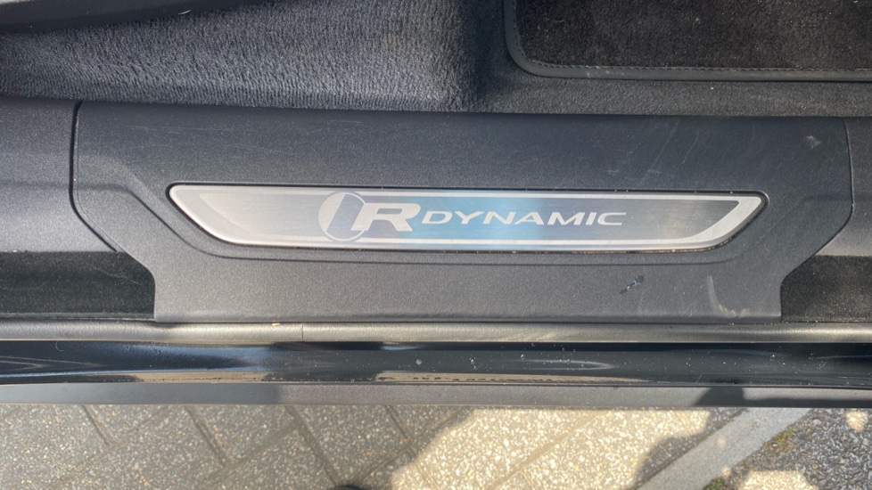 Jaguar F-Pace 2.0 D200 R-Dynamic Black 5dr Auto AWD Diesel Estate - Image 44