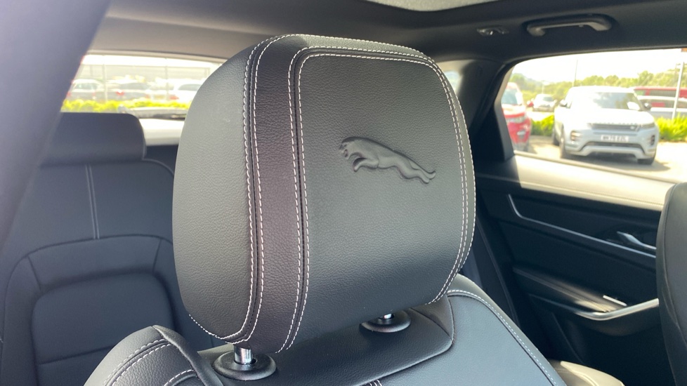 Jaguar F-Pace 2.0 D200 R-Dynamic Black 5dr Auto AWD Diesel Estate - Image 47