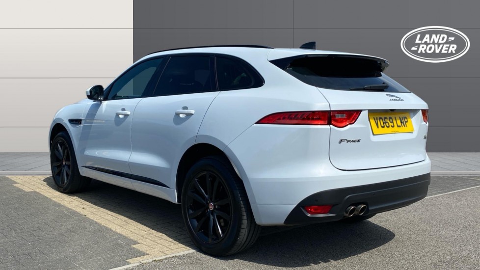 Jaguar F-Pace 2.0d [180] Chequered Flag 5dr Auto AWD Diesel Estate - Image 2