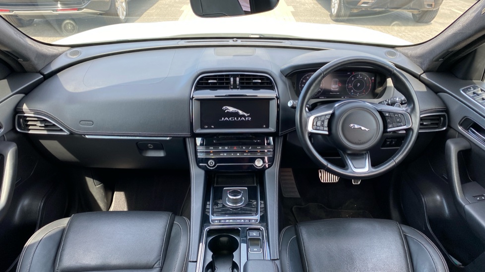 Jaguar F-Pace 2.0d [180] Chequered Flag 5dr Auto AWD Diesel Estate - Image 9