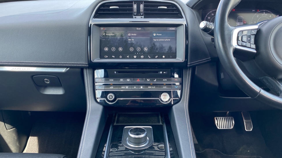 Jaguar F-Pace 2.0d [180] Chequered Flag 5dr Auto AWD Diesel Estate - Image 14