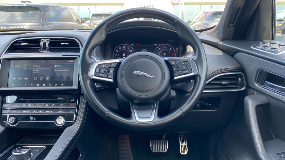Jaguar F-Pace 2.0d [180] Chequered Flag 5dr Auto AWD Diesel Estate - Image 15