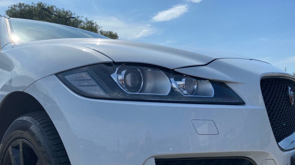 Jaguar F-Pace 2.0d [180] Chequered Flag 5dr Auto AWD Diesel Estate - Image 17