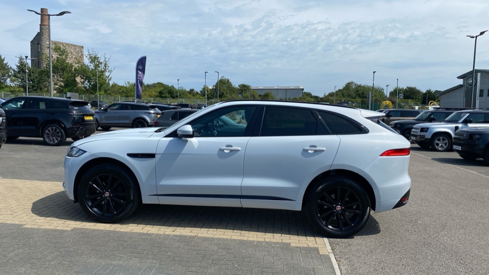 Jaguar F-Pace 2.0d [180] Chequered Flag 5dr Auto AWD Diesel Estate - Image 21