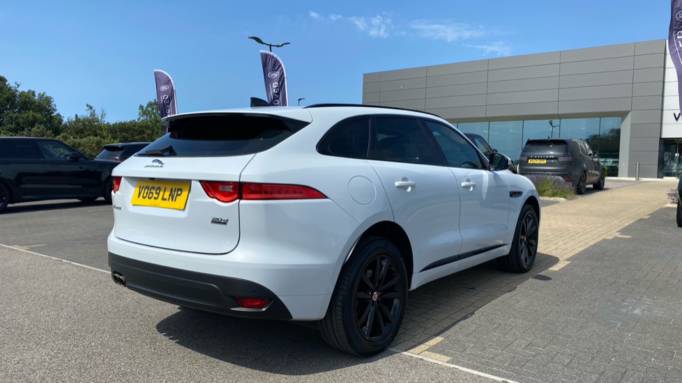 Jaguar F-Pace 2.0d [180] Chequered Flag 5dr Auto AWD Diesel Estate - Image 22