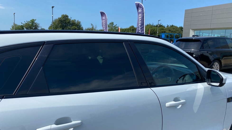 Jaguar F-Pace 2.0d [180] Chequered Flag 5dr Auto AWD Diesel Estate - Image 25