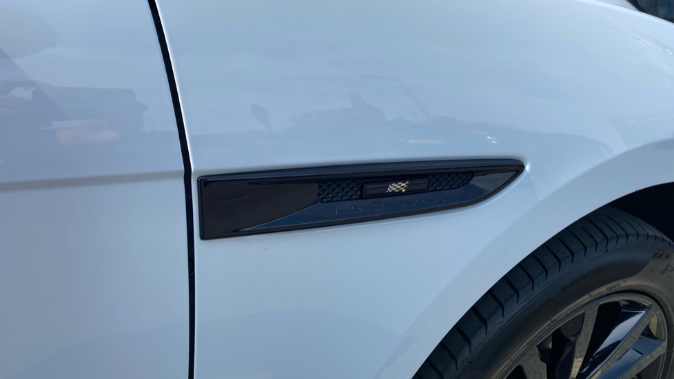 Jaguar F-Pace 2.0d [180] Chequered Flag 5dr Auto AWD Diesel Estate - Image 27
