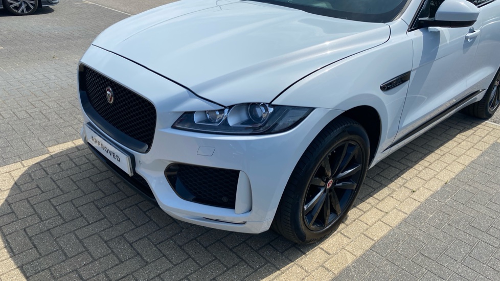 Jaguar F-Pace 2.0d [180] Chequered Flag 5dr Auto AWD Diesel Estate - Image 31
