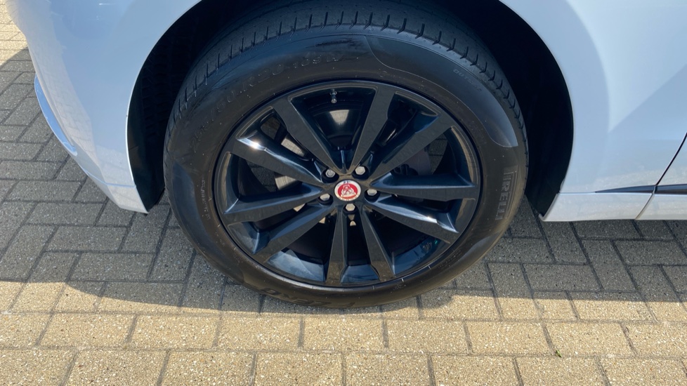 Jaguar F-Pace 2.0d [180] Chequered Flag 5dr Auto AWD Diesel Estate - Image 32