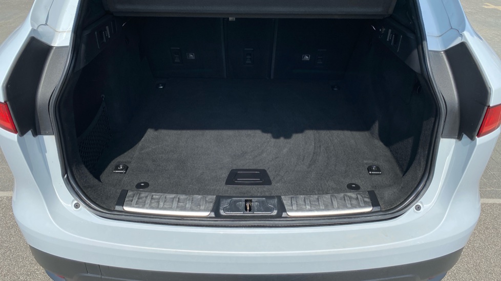 Jaguar F-Pace 2.0d [180] Chequered Flag 5dr Auto AWD Diesel Estate - Image 34