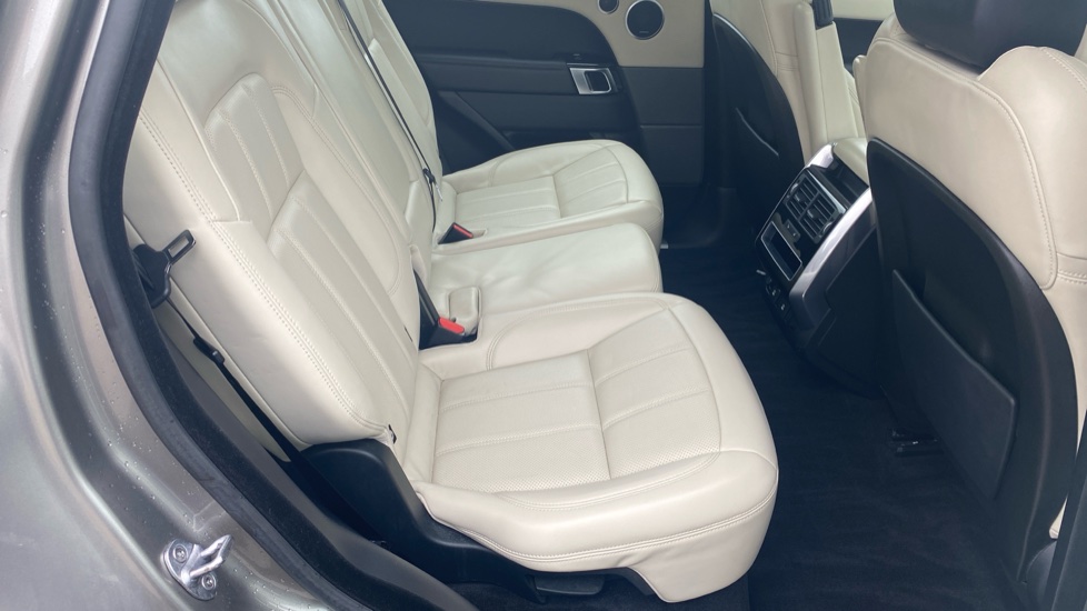 Land Rover Range Rover Sport 3.0 SDV6 HSE 5dr Auto Diesel Estate - Image 35