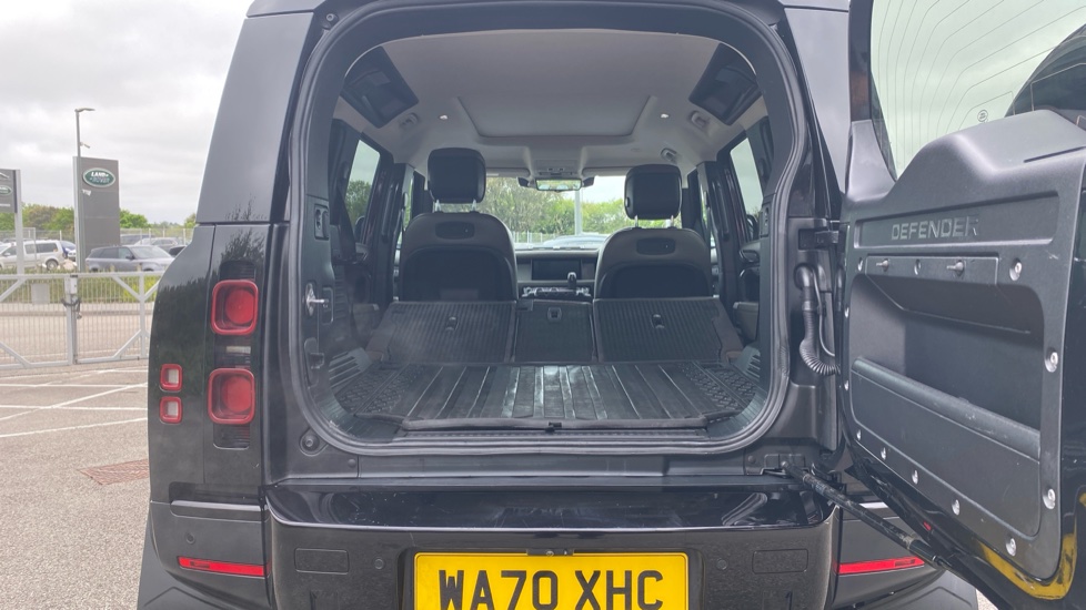 Land Rover Defender 2.0 D240 HSE 110 5dr Auto [6 Seat] Diesel Estate - Image 10