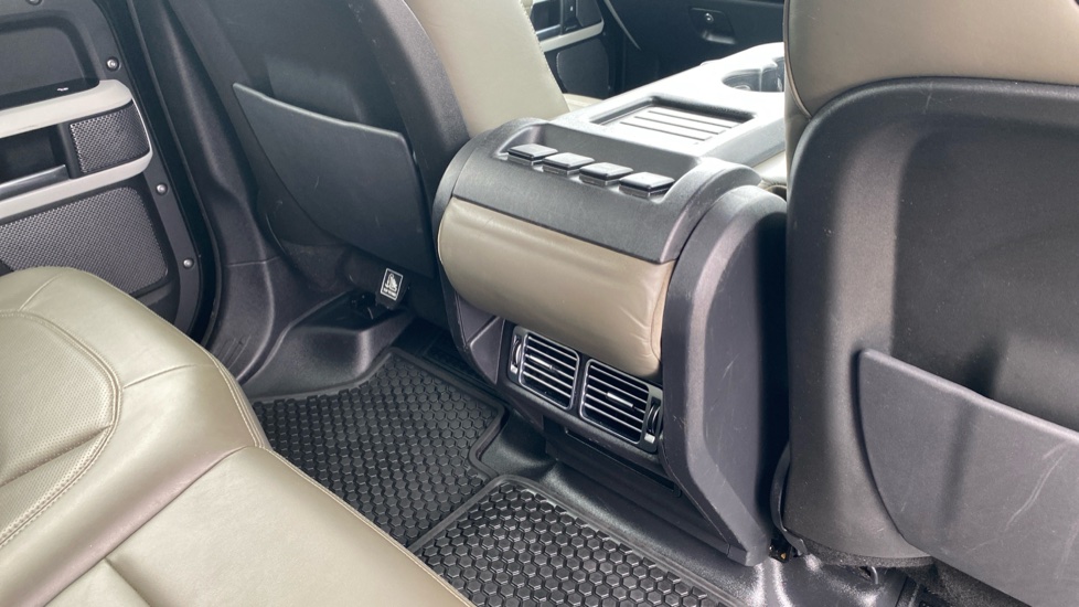 Land Rover Defender 2.0 D240 HSE 110 5dr Auto [6 Seat] Diesel Estate - Image 18