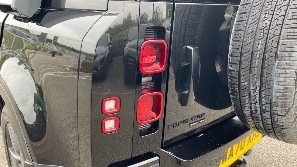 Land Rover Defender 2.0 D240 HSE 110 5dr Auto [6 Seat] Diesel Estate - Image 19