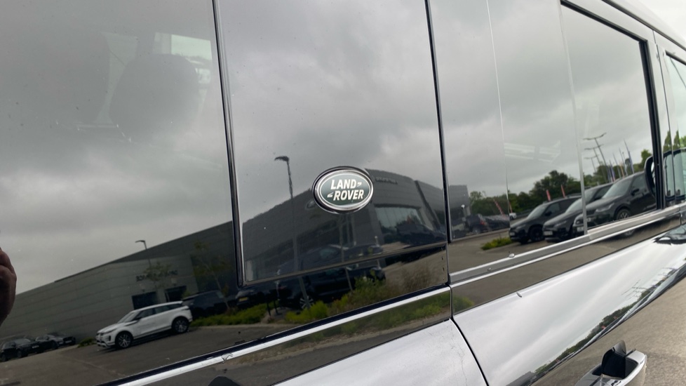 Land Rover Defender 2.0 D240 HSE 110 5dr Auto [6 Seat] Diesel Estate - Image 25
