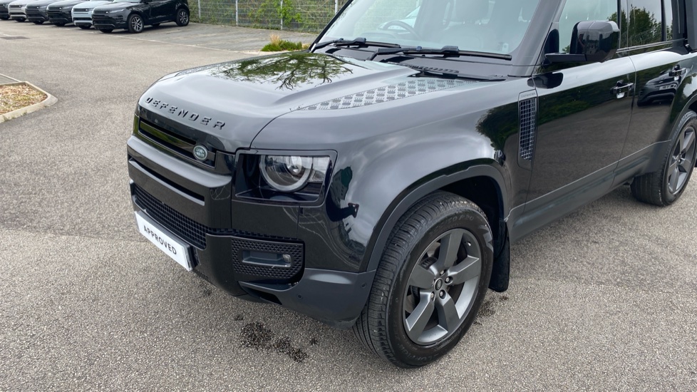 Land Rover Defender 2.0 D240 HSE 110 5dr Auto [6 Seat] Diesel Estate - Image 32