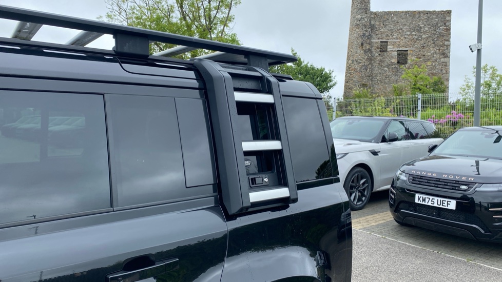 Land Rover Defender 2.0 D240 HSE 110 5dr Auto [6 Seat] Diesel Estate - Image 35
