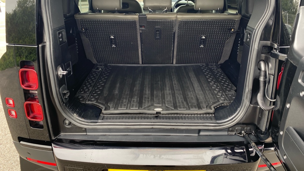 Land Rover Defender 2.0 D240 HSE 110 5dr Auto [6 Seat] Diesel Estate - Image 40