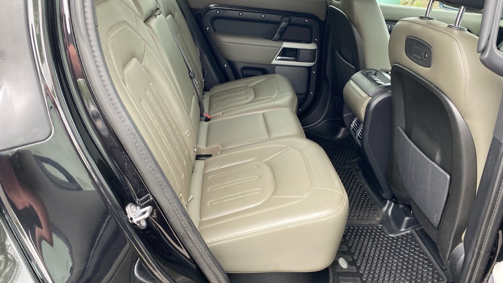 Land Rover Defender 2.0 D240 HSE 110 5dr Auto [6 Seat] Diesel Estate - Image 44