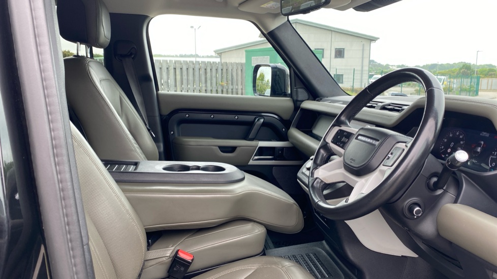 Land Rover Defender 2.0 D240 HSE 110 5dr Auto [6 Seat] Diesel Estate - Image 54