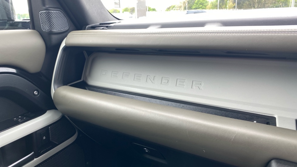 Land Rover Defender 2.0 D240 HSE 110 5dr Auto [6 Seat] Diesel Estate - Image 64