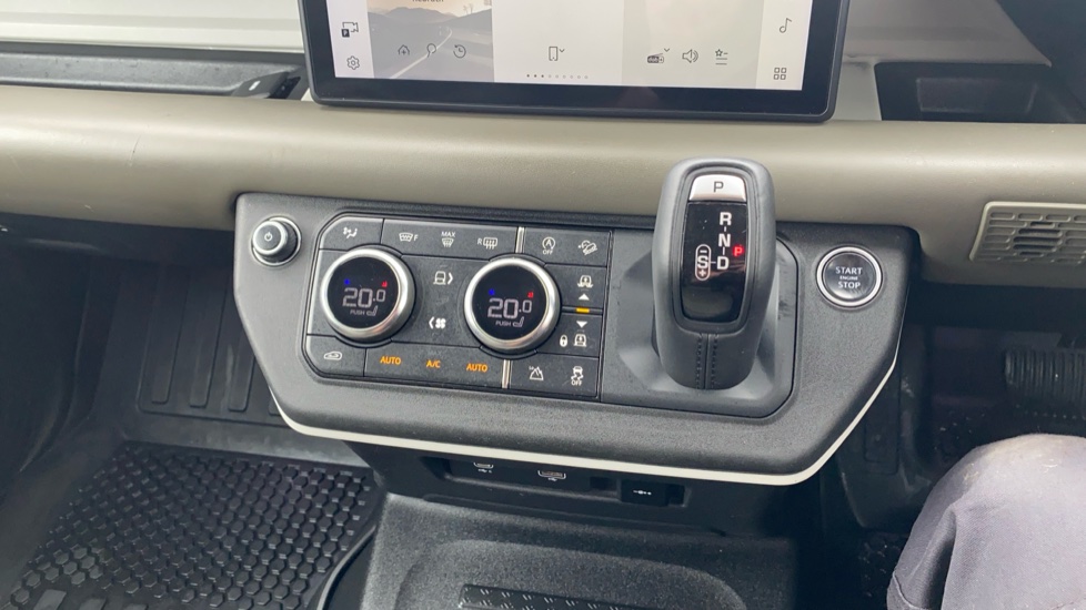 Land Rover Defender 2.0 D240 HSE 110 5dr Auto [6 Seat] Diesel Estate - Image 65