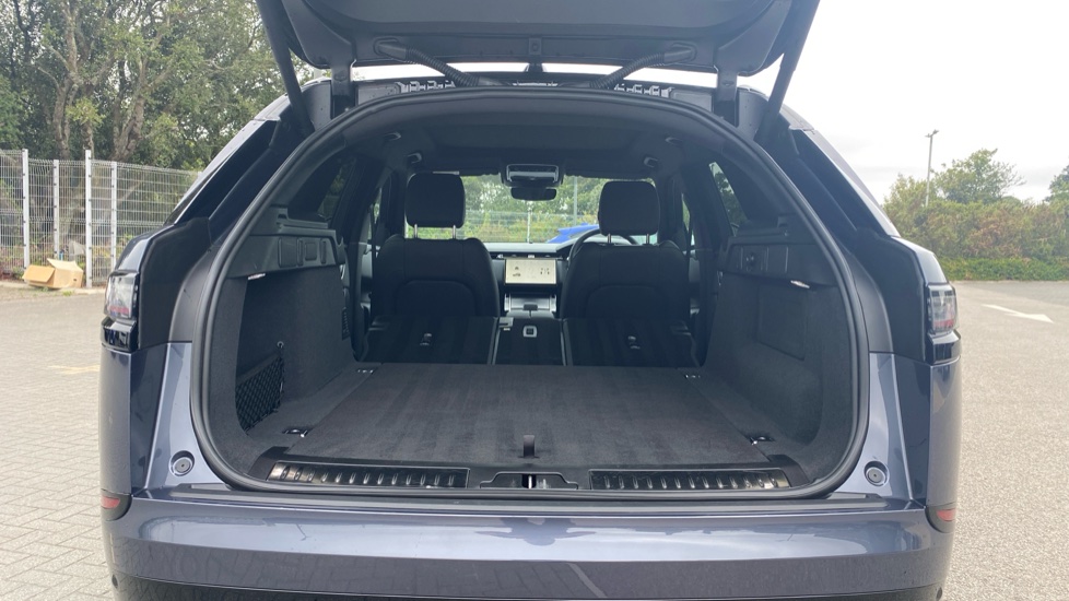 Land Rover Range Rover Velar 2.0 D200 MHEV Dynamic SE 5dr Auto Diesel Estate - Image 10