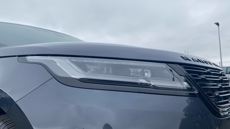 Land Rover Range Rover Velar 2.0 D200 MHEV Dynamic SE 5dr Auto Diesel Estate - Image 17