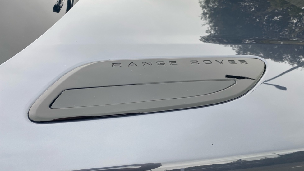 Land Rover Range Rover Velar 2.0 D200 MHEV Dynamic SE 5dr Auto Diesel Estate - Image 28