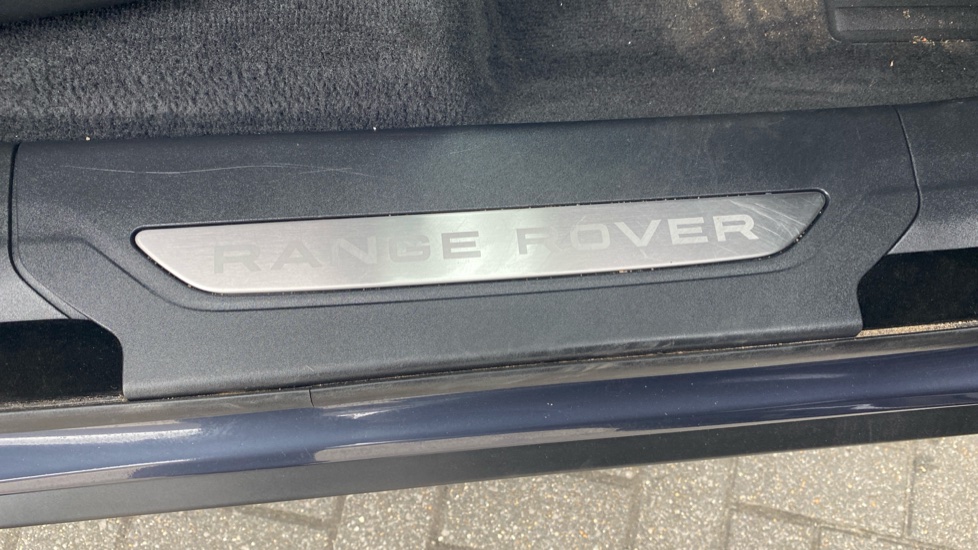 Land Rover Range Rover Velar 2.0 D200 MHEV Dynamic SE 5dr Auto Diesel Estate - Image 46