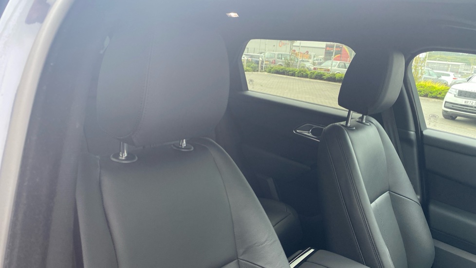 Land Rover Range Rover Velar 2.0 D200 MHEV Dynamic SE 5dr Auto Diesel Estate - Image 49