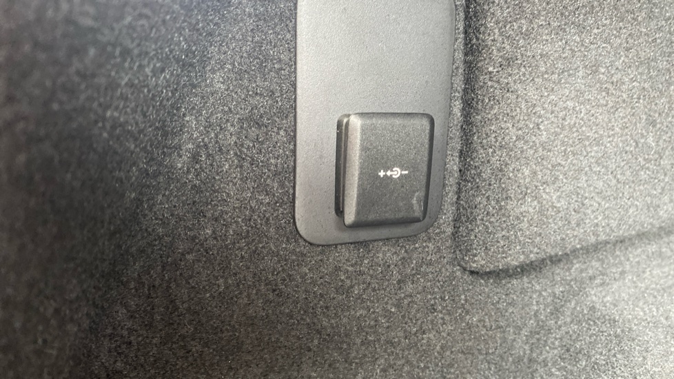 Land Rover Range Rover Evoque 2.0 D200 Edition 5dr Auto Diesel Hatchback - Image 37