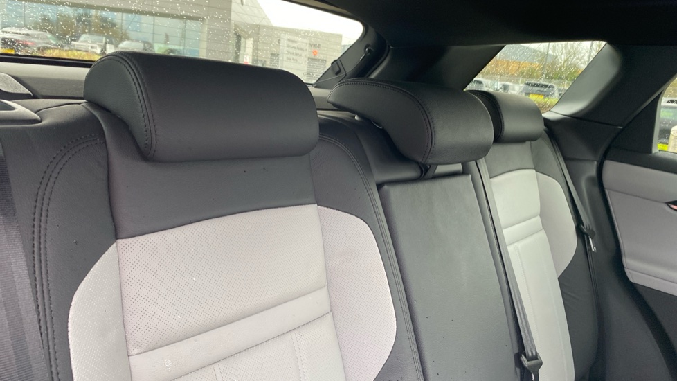Land Rover Range Rover Evoque 2.0 D200 Edition 5dr Auto Diesel Hatchback - Image 40